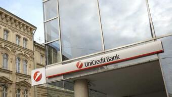 UniCredit prodává budovu na náměstí Republiky