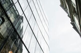 New office construction in Prague is accompanied by complications, reconstruction can help the market