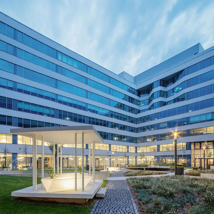 Which metropolis offers advantageous conditions for renting an office? CBRE's analysis provides a major Central European comparison