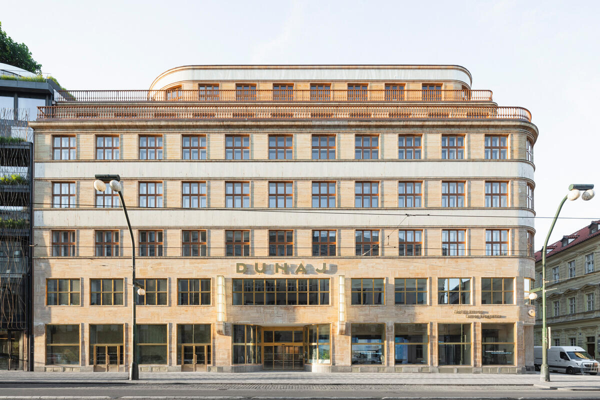 The Dunaj Palace on Národní třída has received the prestigious LEED Gold sustainability certificate. In the field of renovations, oraritu is