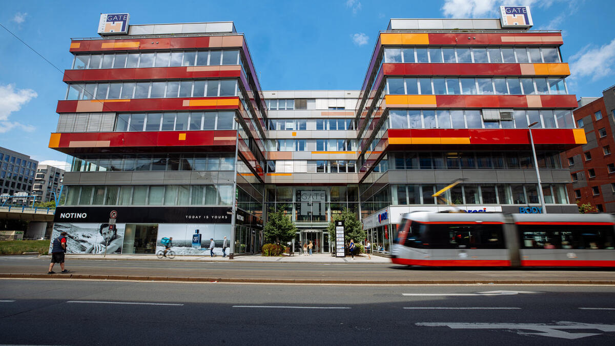 A large real estate fund is selling off a portfolio. Sixteen properties worth billions of crowns are going on the market