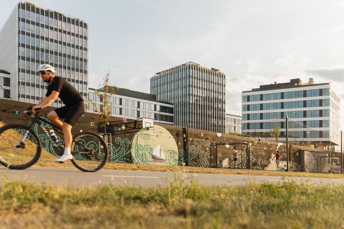 Holešovice Port7 is alive: The dynamic district on the banks of the Vltava River now offers sports facilities and space for children