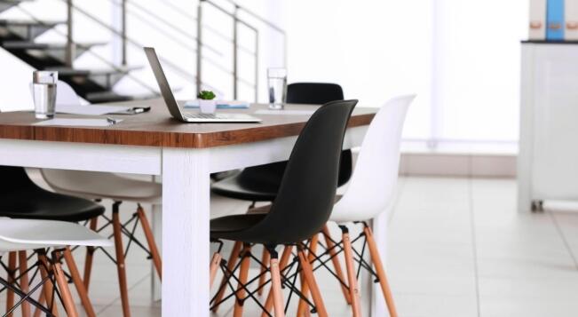 Navigating Europe's Office Attendance Gap: Strategic Office Solutions for Businesses