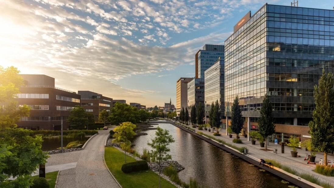 Sustainable Commercial Real Estate: Boost Your Business with Smart, Green Spaces