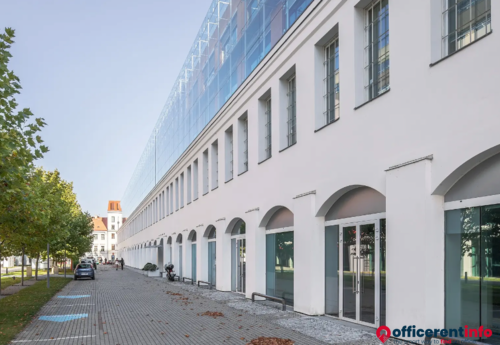 Offices to let in Corso Court
