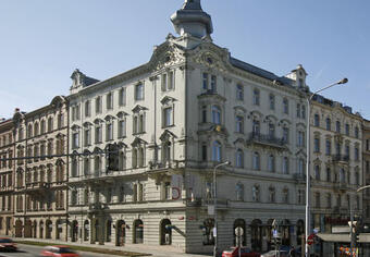 Discover many ways to work your way in Regus IP Pavlova