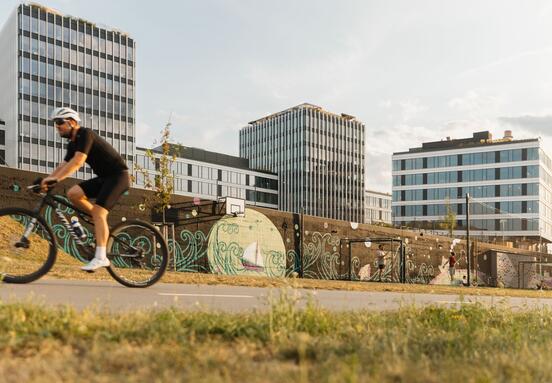 Holešovice Port7 is alive: The dynamic district on the banks of the Vltava River now offers sports facilities and space for children