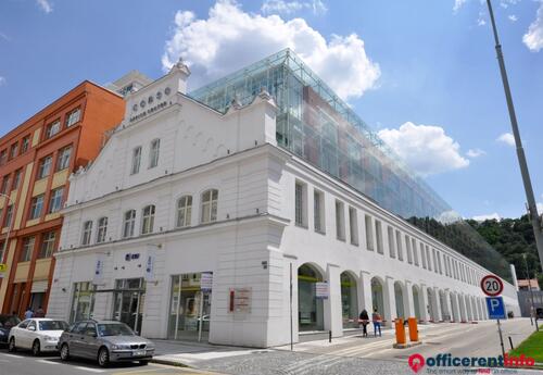 Offices to let in Corso Karlín